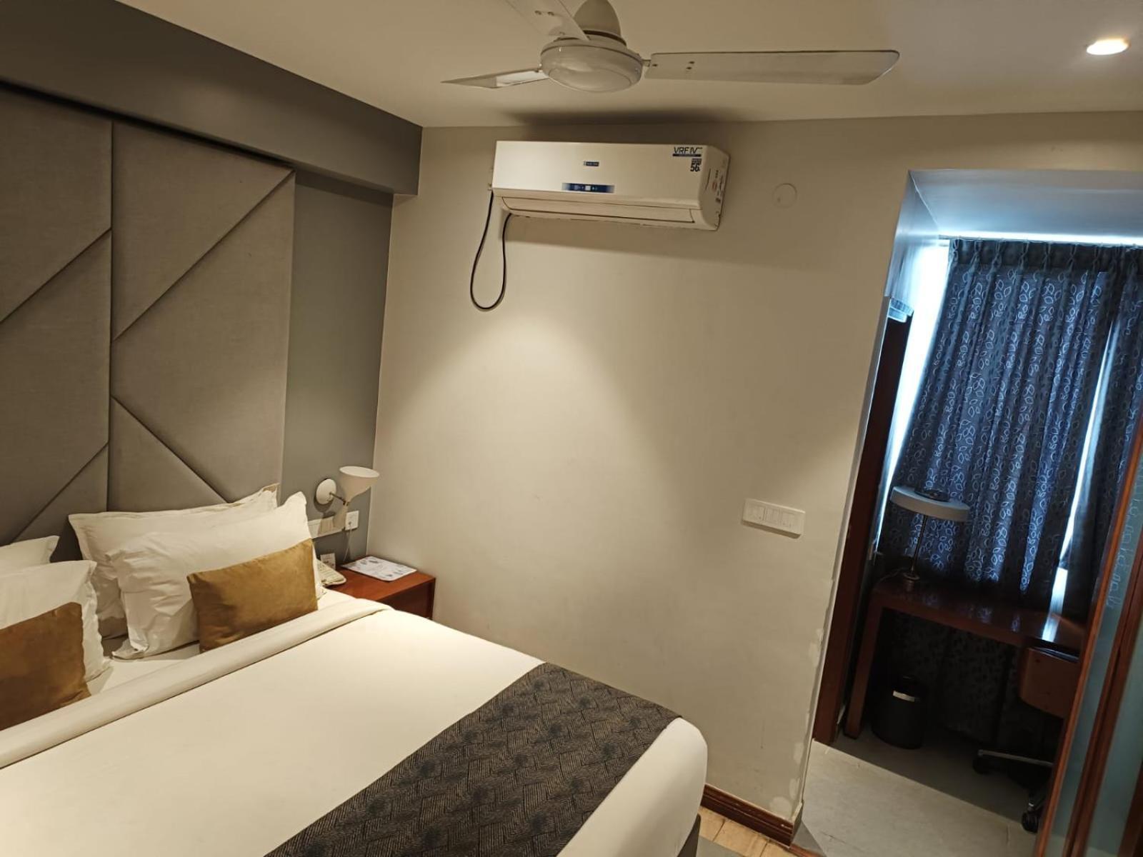 Hotel De Mandarin Bengaluru Zewnętrze zdjęcie