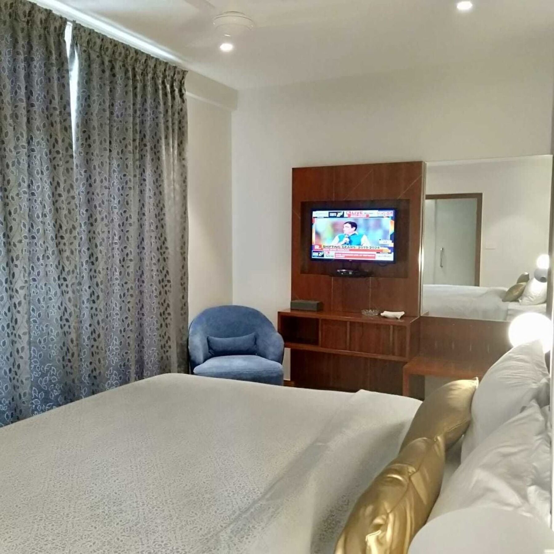 Hotel De Mandarin Bengaluru Zewnętrze zdjęcie